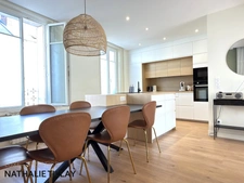 Orleans Dunois, a vendre, maison principale et maison d amis, ensemble avec  jardin, porche d 'entrée possible 2 stationnements.