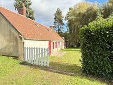Sologne Plateau, country estate for sale: 33-hectare park, swimming pool, tennis court, typical Sologne biotope: woods, forest, meadows, ponds, small game hunting and fishing. Near Orleans. 