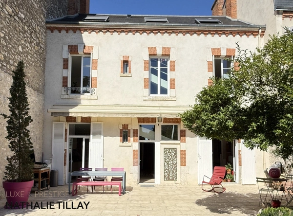 Orléans Dunois, maison bourgeoise à vendre, grand jardin et stationnements, parcelle 457 m²
