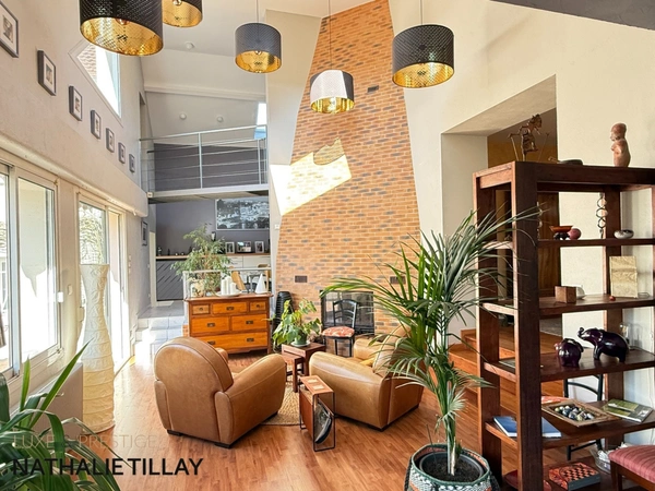 FLEURY LES AUBRAIS, maison familiale à vendre, jardin, garages et stationnements