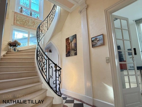 Hotel particulier de 1850 ,  à vendre ,  jardin et garage,  Orleans cathédrale