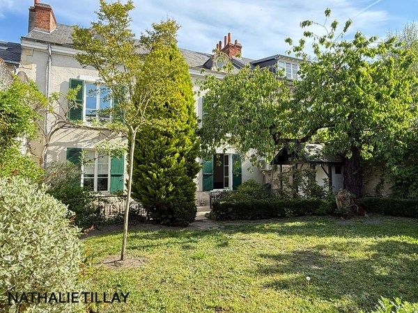 ORLEANS centre THEATRE, maison bourgeoise a vendre, avec jardin et ascenseur, rare