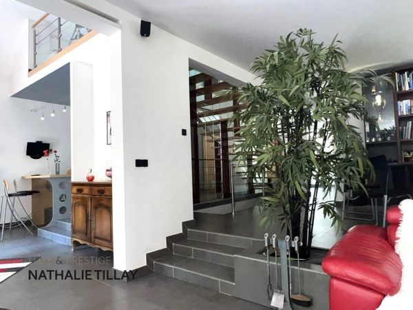 La chapelle St Mesmin, proche Orleans, maison d arrchitecte de 200 m² à vendre, piscine, vue dégagée sur les bois, terrain 1700 m²