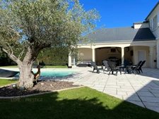Saint Denis en val, near Orleans, contemporary house from 2005, landscaped garden and swimming pool   