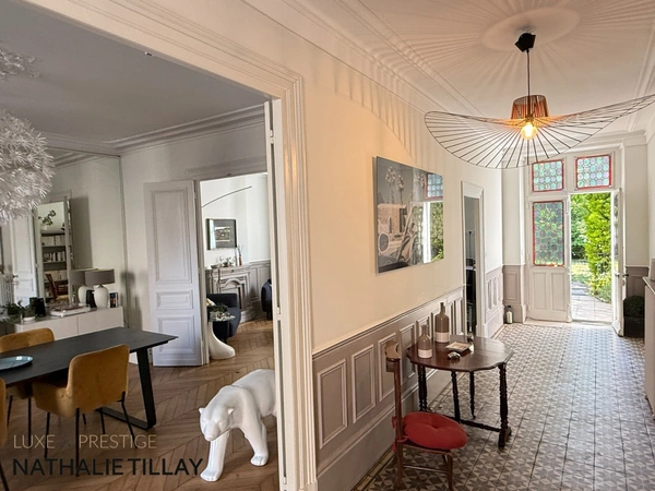 ORLEANS centre, maison bourgeoise a vendre, avec jardin et ascenseur, rare