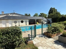 Saint pryvé st Mesmin, proche Orléans, maison d'architecte de 284 m² à vendre, avec piscine, Terrain de 1 700 m² 