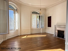 Orleans city center, elegant 5-room apartment for sale. 