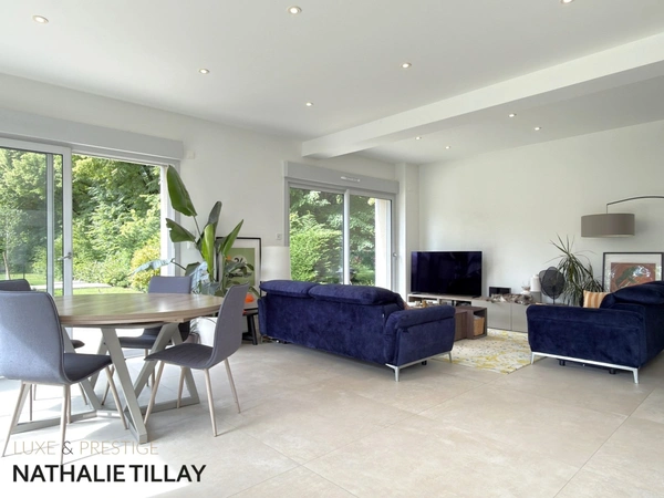 Maison d'architecte de 2021 , a vendre , a  SAINT JEAN DE BRAYE , TERRASSE ET JARDIN