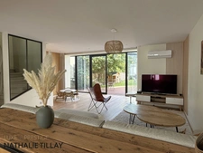 Orleans Dunois, a vendre, maison principale et maison d amis, ensemble avec  jardin, porche d 'entrée possible 2 stationnements.