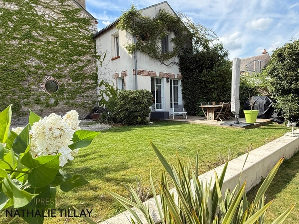 Orléans Dunois, Maison à vendre  avec jardin, piscine et stationnements 