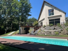 La chapelle St Mesmin, near Orleans, architect's house of 200 m² for sale, swimming pool, open view of the woods, land 1700 m²