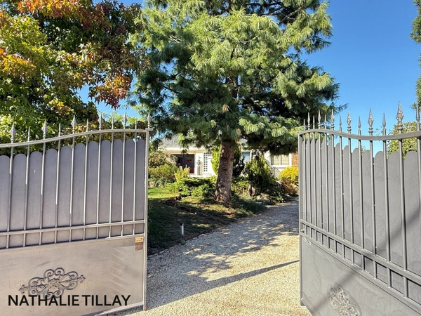 Saint pryvé st Mesmin, proche Orléans, maison d'architecte de 284 m² à vendre, avec piscine, Terrain de 1 700 m² 