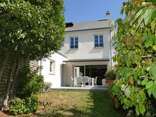 Orléans ,  à vendre, belle maison contemporaine,  design et parfait etat,  sous sol chauffé de 90 m², garage vélos et jardin