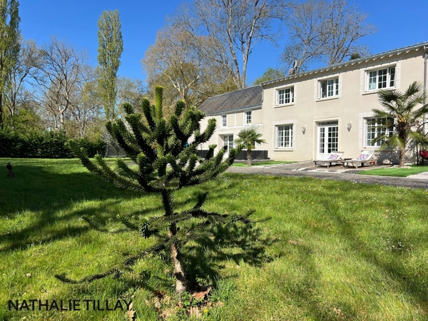 Propriete à vendre, superbe Moulin rénové et bordé par la rivière, a l est d Orleans, parcelle de 4500 m²