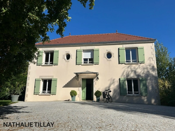 SAINT JEAN DE BRAYE , limite Boigny,  a vendre, maison de 309 m², jardin paysagé, piscine, pool house, garages et stationnements , parcelle 2748 m²