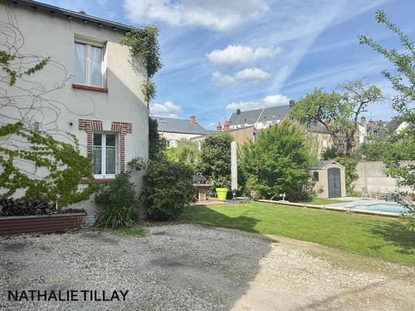 Orléans Dunois, Maison à vendre  avec jardin, piscine et stationnements 