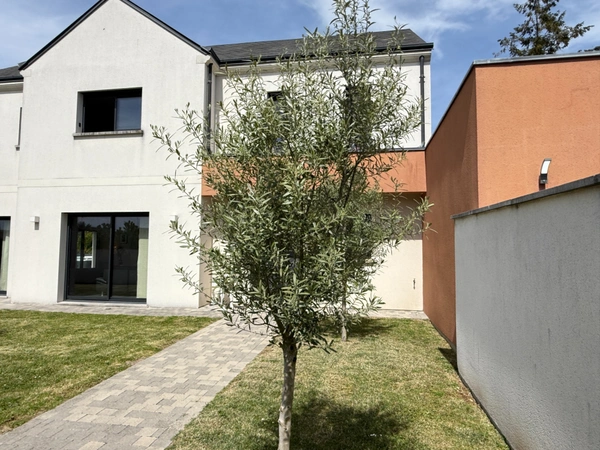 INGRE proche Orléans, Maison d'architecte de 2016 à vendre, jardin  arboré