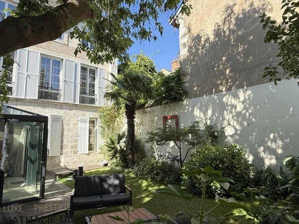 Hotel particulier de 1850 ,  à vendre ,  jardin et garage,  Orleans cathédrale