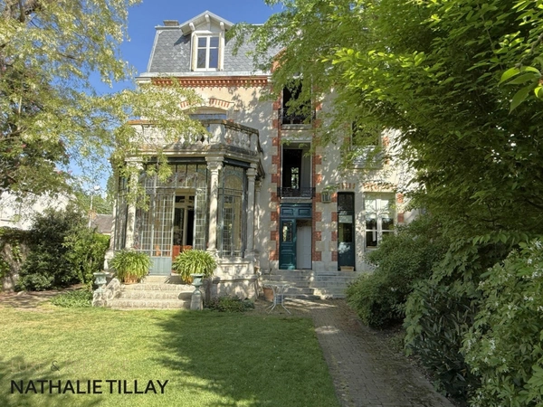 Maison bourgeoise à vendre 10 pièces ORLEANS (45)