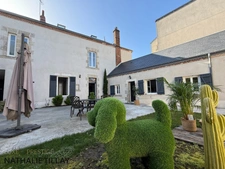 Olivet bourg , a vendre , Maison bourgeoise et dépendance aménagée ,  cour intérieure et jardin  