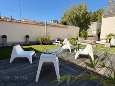 Orleans hyper centre, appartement loft à vendre. Patio interieur. Terrasse a ciel ouvert , salle de sport , garage. Unique.