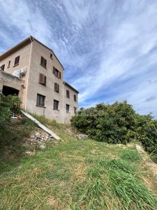 BORGO – Propriété à fort potentiel : 393 m² habitables + 2 980 m² de terrain – 395 000 €