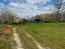 À VENDRE – Ensemble immobilier d’exception en pierre avec fonds de commerce bien-être et vue panoramique 