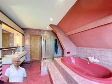 Maison à vendre 9 pièces LES ABRETS EN DAUPHINE sur un parc arboré de plus 2500m2 avec piscine. 