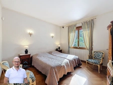 Maison à vendre 9 pièces LES ABRETS EN DAUPHINE sur un parc arboré de plus 2500m2 avec piscine. 