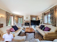 Maison à vendre 9 pièces LES ABRETS EN DAUPHINE sur un parc arboré de plus 2500m2 avec piscine. 