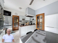 Maison à vendre 9 pièces LES ABRETS EN DAUPHINE sur un parc arboré de plus 2500m2 avec piscine. 