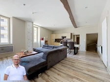 Immeuble de rapport en hyper-centre d'Aoste (38490) – Local commercial loué + T3 libre + Combles aménageables