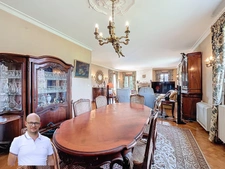Maison à vendre 9 pièces LES ABRETS EN DAUPHINE sur un parc arboré de plus 2500m2 avec piscine. 