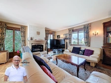 Maison à vendre 9 pièces LES ABRETS EN DAUPHINE sur un parc arboré de plus 2500m2 avec piscine. 