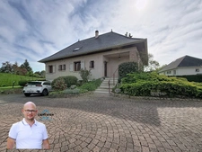 Maison à vendre 9 pièces LES ABRETS EN DAUPHINE sur un parc arboré de plus 2500m2 avec piscine. 