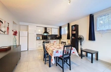 10 minutes from Chambéry-sur-Novalaise, architect-designed 7-room villa of 220 m² plus a separate 50 m² one-bedroom apartment on over 1700 m² of land – Ideal for rental income, professional activity, 