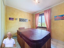 Maison à vendre 9 pièces LES ABRETS EN DAUPHINE sur un parc arboré de plus 2500m2 avec piscine. 