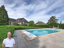 Maison à vendre 9 pièces LES ABRETS EN DAUPHINE sur un parc arboré de plus 2500m2 avec piscine. 