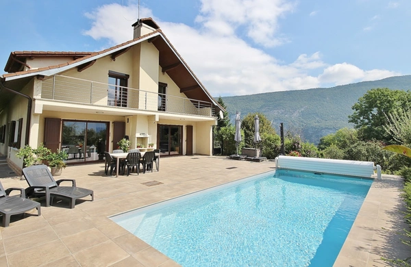 A 10min de CHAMBERY sur NOVALAISE Villa d’architecte 7 pièces de 220 m² plus T2 indépendant 50 m² sur plus de 1700m2– Idéal pour revenu locatif, activité professionnelle ou l'accueil de votre famille