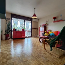 Dernier étage – T3 de 81 m² – Vue montagnes – Grand balcon – Isolation extérieure neuve