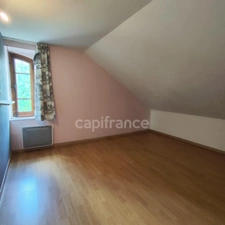 HYPER CENTRE – 210 m² – 6 CHAMBRES – PARC 1 300 m² – UNE MAISON FAMILIALE RARE À LES AVENIÈRES