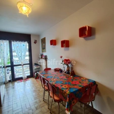 Dernier étage – T3 de 81 m² – Vue montagnes – Grand balcon – Isolation extérieure neuve