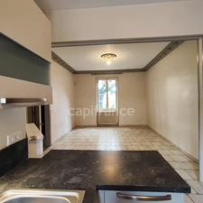 HYPER CENTRE – 210 m² – 6 CHAMBRES – PARC 1 300 m² – UNE MAISON FAMILIALE RARE À LES AVENIÈRES