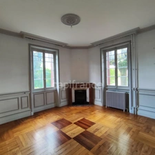 HYPER CENTRE – 210 m² – 6 CHAMBRES – PARC 1 300 m² – UNE MAISON FAMILIALE RARE À LES AVENIÈRES