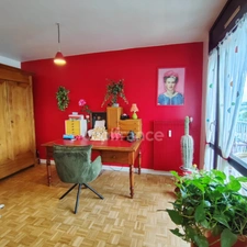 Dernier étage – T3 de 81 m² – Vue montagnes – Grand balcon – Isolation extérieure neuve