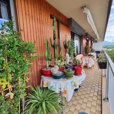 Dernier étage – T3 de 81 m² – Vue montagnes – Grand balcon – Isolation extérieure neuve