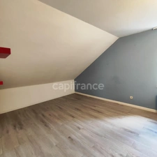 HYPER CENTRE – 210 m² – 6 CHAMBRES – PARC 1 300 m² – UNE MAISON FAMILIALE RARE À LES AVENIÈRES