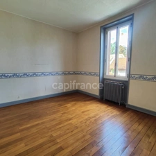 HYPER CENTRE – 210 m² – 6 CHAMBRES – PARC 1 300 m² – UNE MAISON FAMILIALE RARE À LES AVENIÈRES