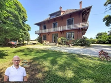 Maison à vendre 7 pièces à LE PONT DE BEAUVOISIN  (38) - 214m2 habitable sur plus de 1800m2 de terrain