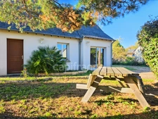 À 25 minutes de Tours, pavillon familial avec piscine et vue sur la campagne